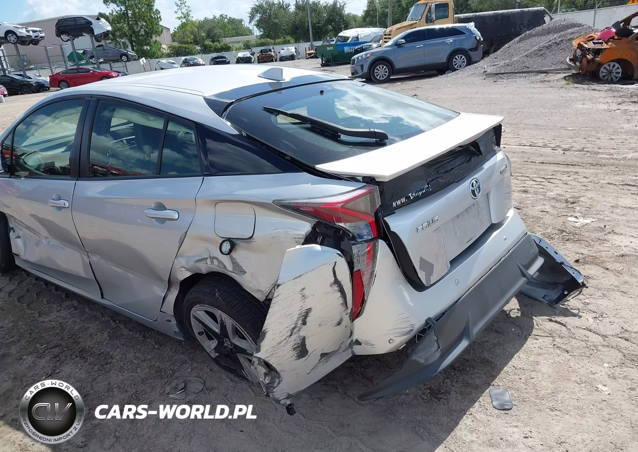 2018 Toyota Prius Three Touring VIN:JTDKARFU1J3058414 - 6