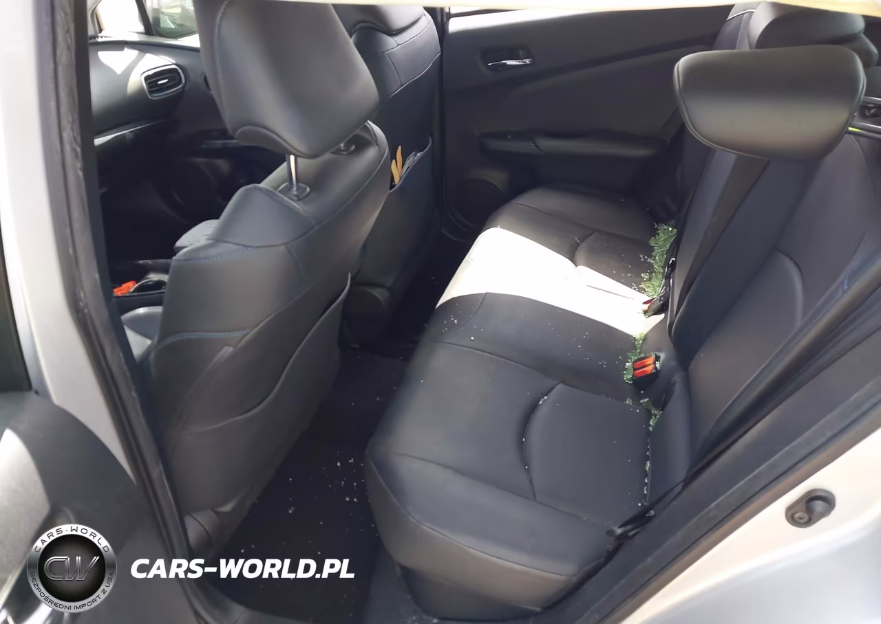 2018 Toyota Prius Three Touring VIN:JTDKARFU1J3058414 - 8