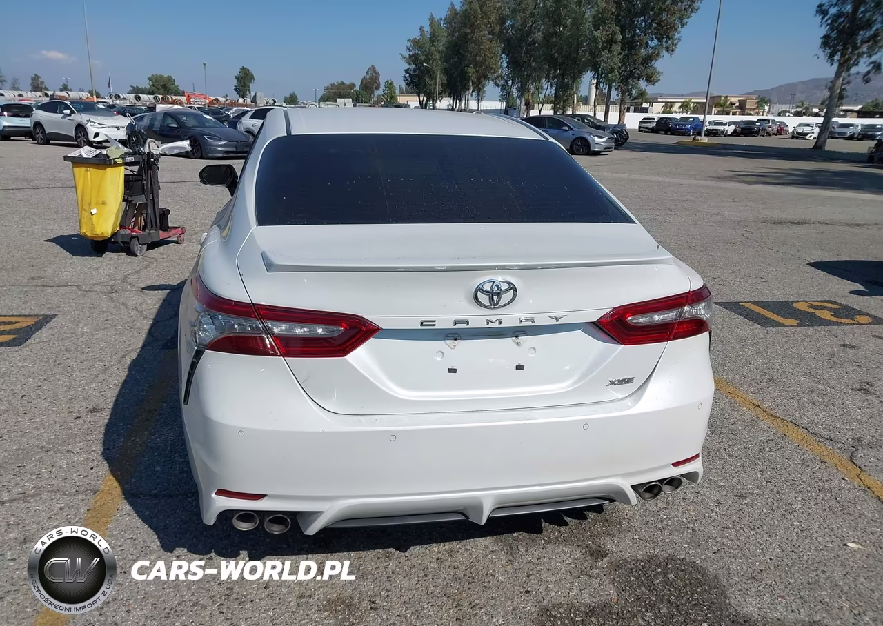 2018 Toyota Camry Xse VIN:4T1B61HK5JU007003 - 17