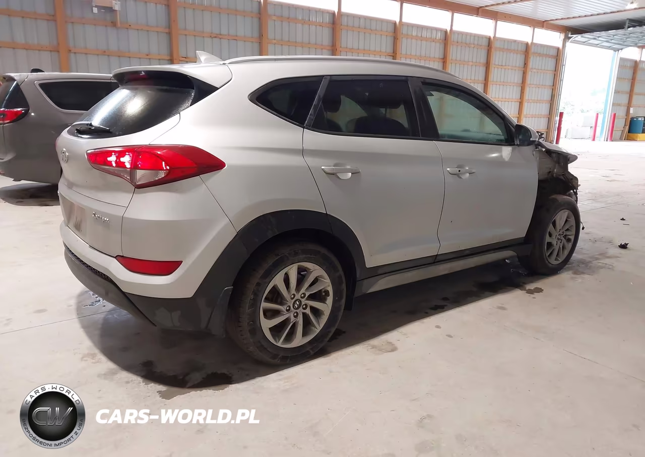 2017 Hyundai Tucson Se Plus VIN:KM8J33A48HU527833 - 4