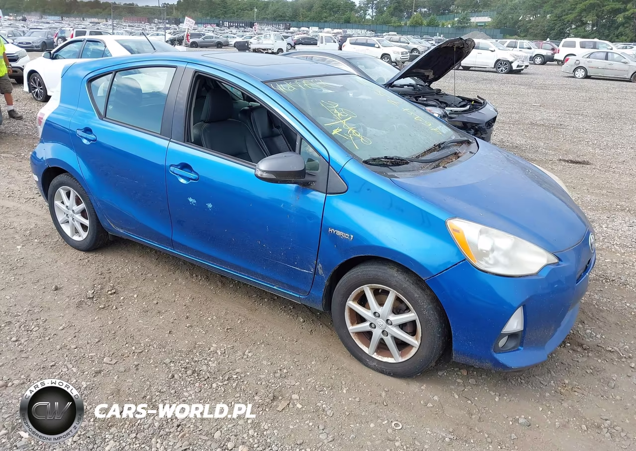 2014 Toyota Prius C Four VIN:JTDKDTB30E1081489 - 1