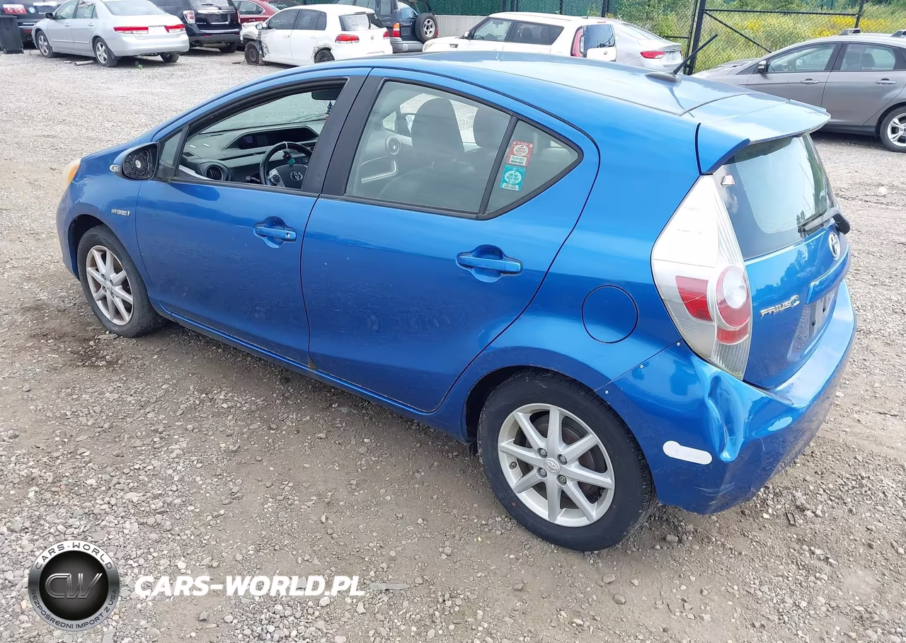 2014 Toyota Prius C Four VIN:JTDKDTB30E1081489 - 3