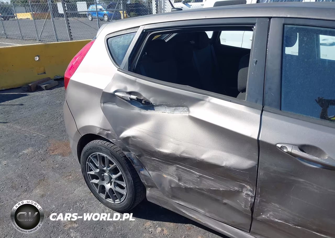 2014 Hyundai Accent Gs VIN:KMHCT5AE8EU155676 - 12
