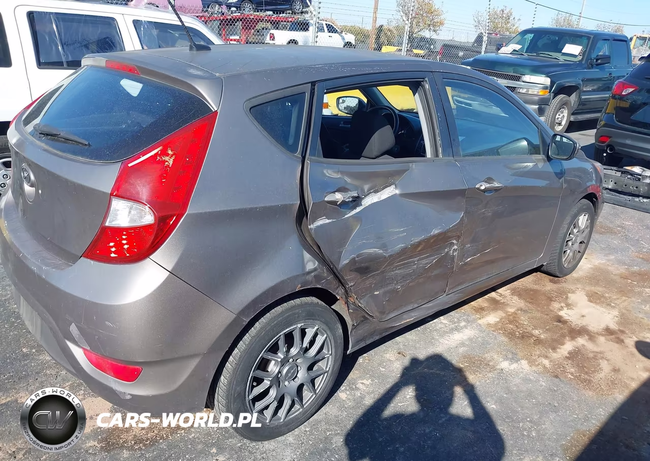 2014 Hyundai Accent Gs VIN:KMHCT5AE8EU155676 - 4