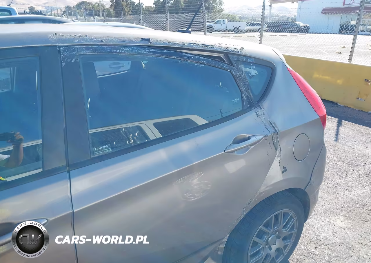 2014 Hyundai Accent Gs VIN:KMHCT5AE8EU155676 - 6