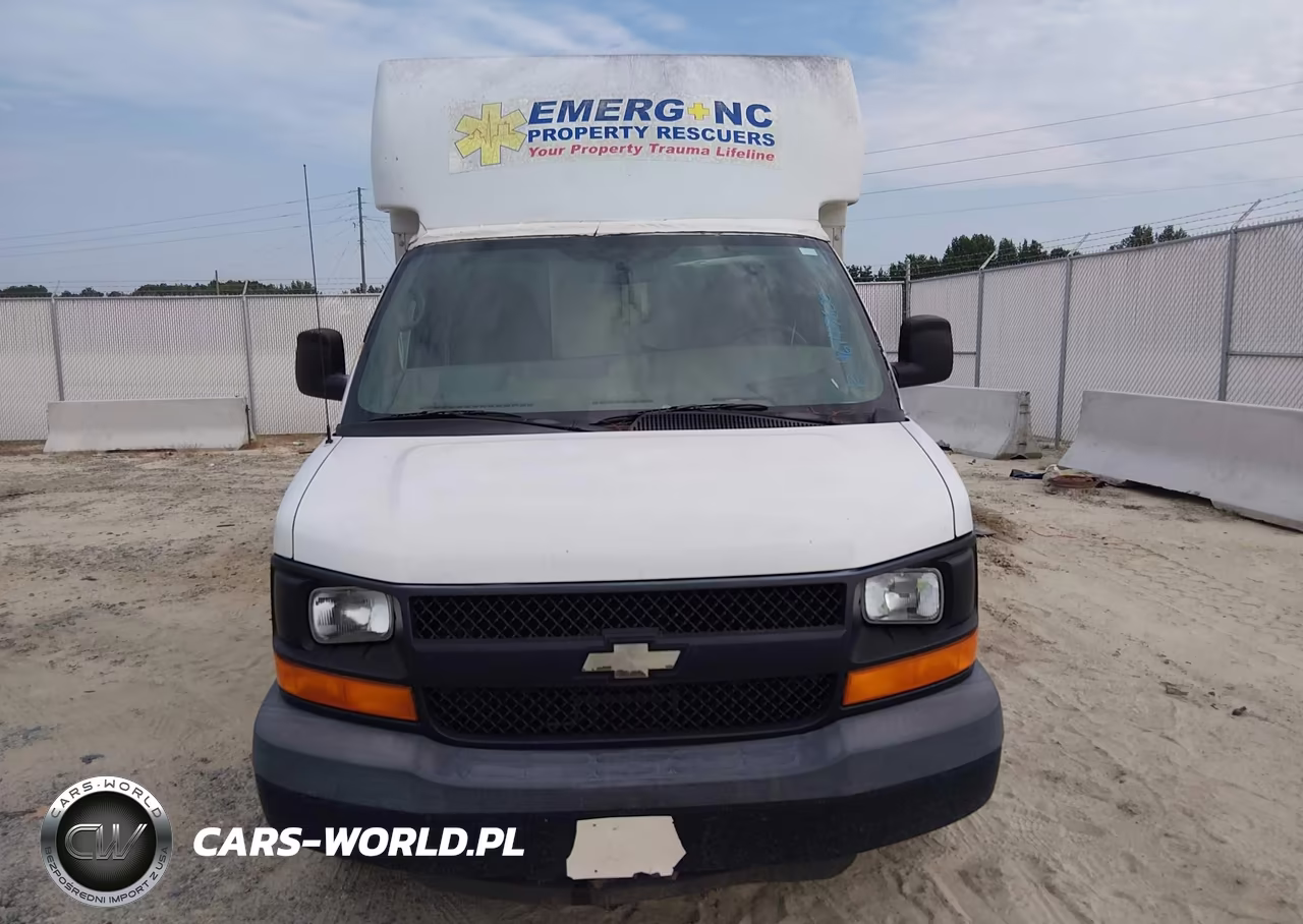 2010 Chevrolet Express Cutaway Work Van VIN:1GB3G2AG9A1105913 - 12