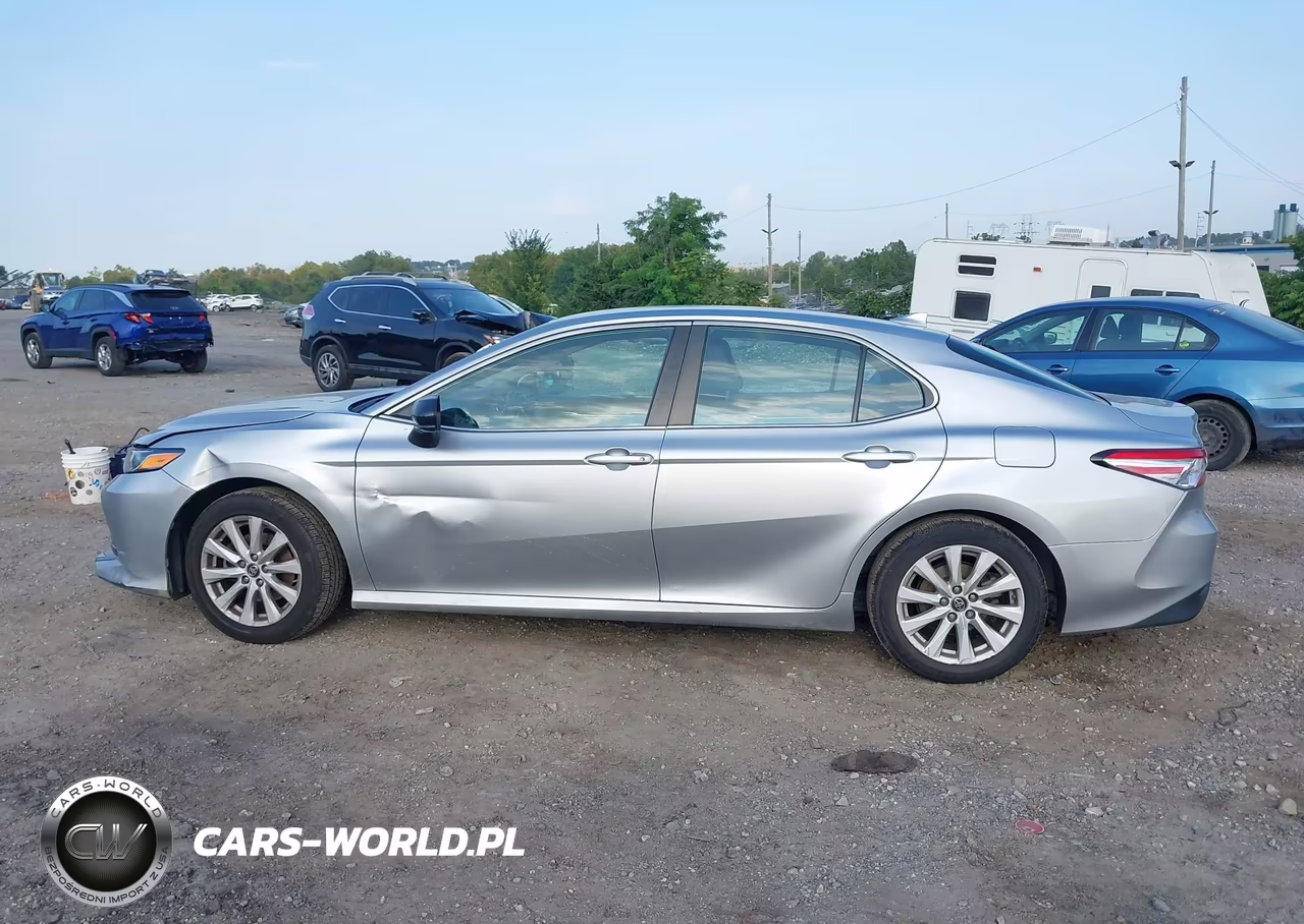 2019 Toyota Camry Le VIN:4T1B11HK7KU723157 - 14