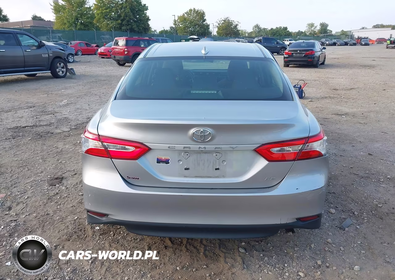 2019 Toyota Camry Le VIN:4T1B11HK7KU723157 - 16