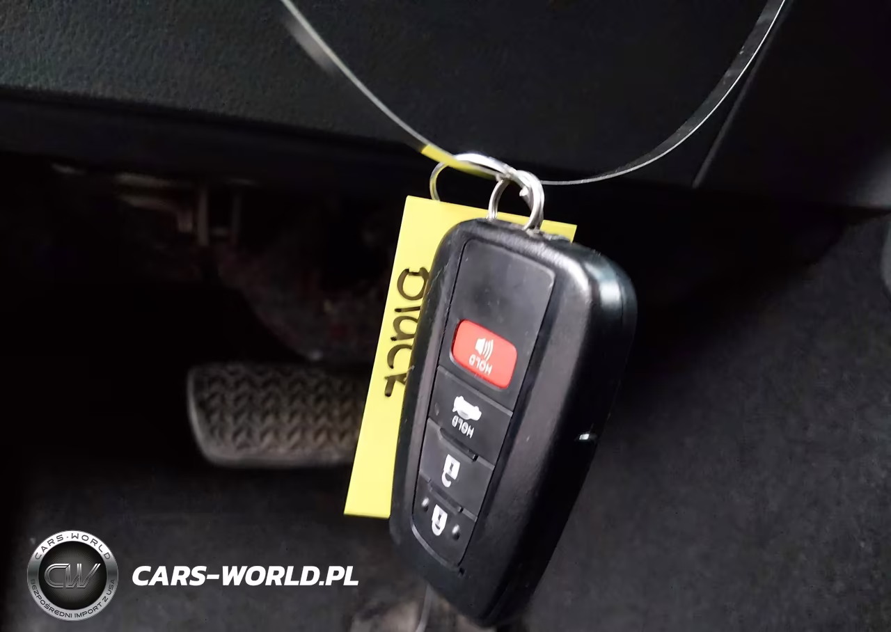 2020 Toyota Camry Le Hybrid VIN:4T1C31AK4LU546335 - 11