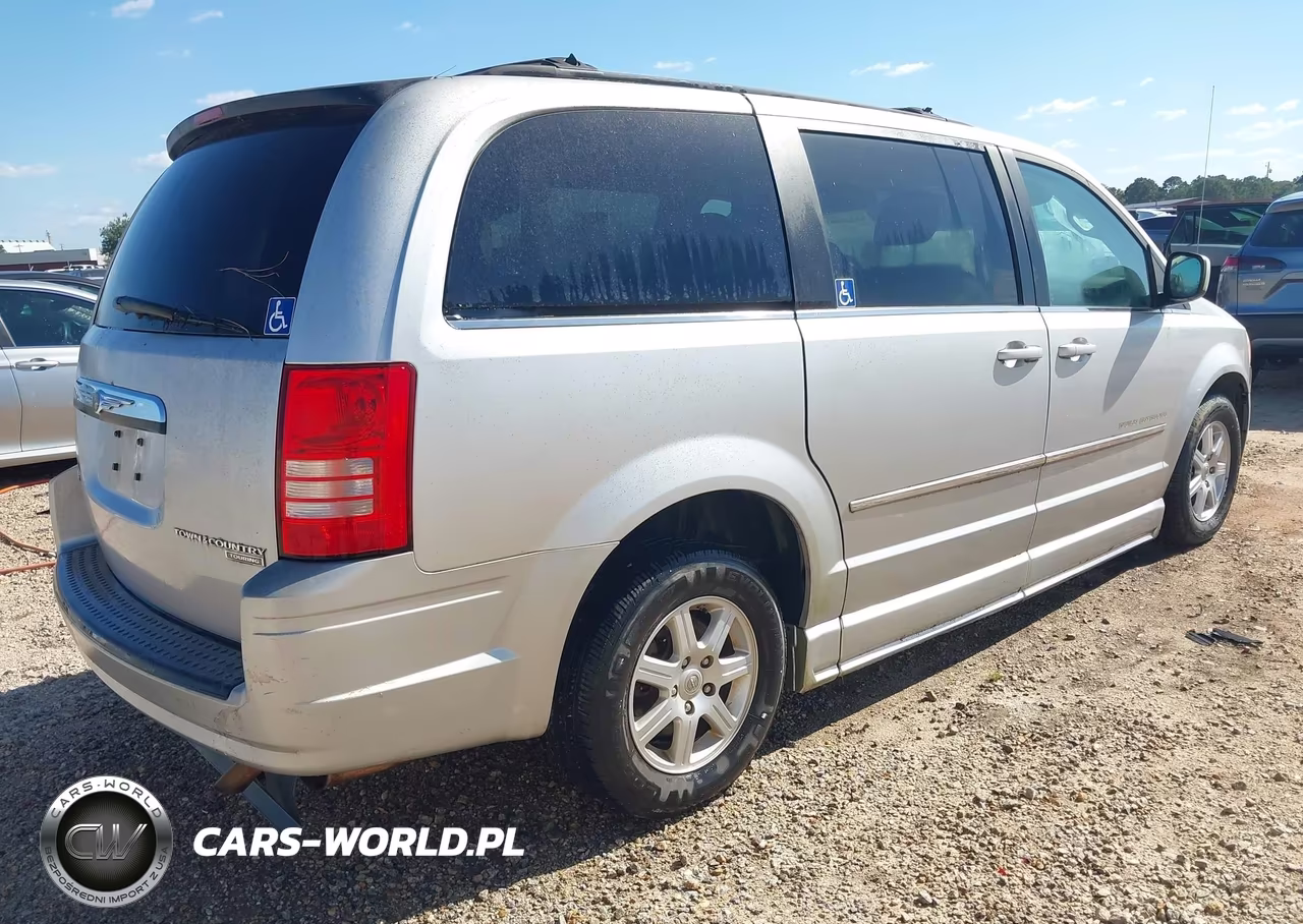 2010 Chrysler Town & Country Touring VIN:2A4RR5D15AR195737 - 4