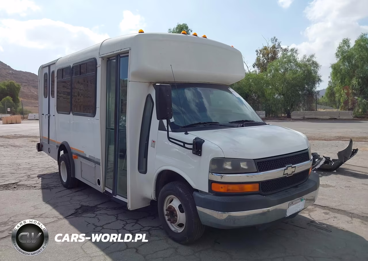 2005 Chevrolet Express Cutaway Base W-C7A VIN:1GBJG31U751233382 - 1