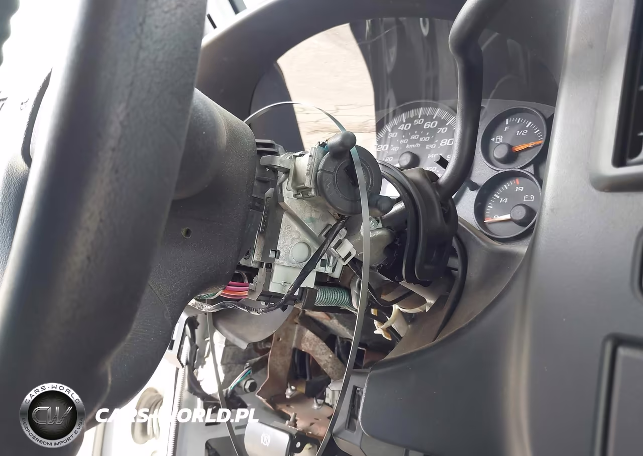 2005 Chevrolet Express Cutaway Base W-C7A VIN:1GBJG31U751233382 - 11