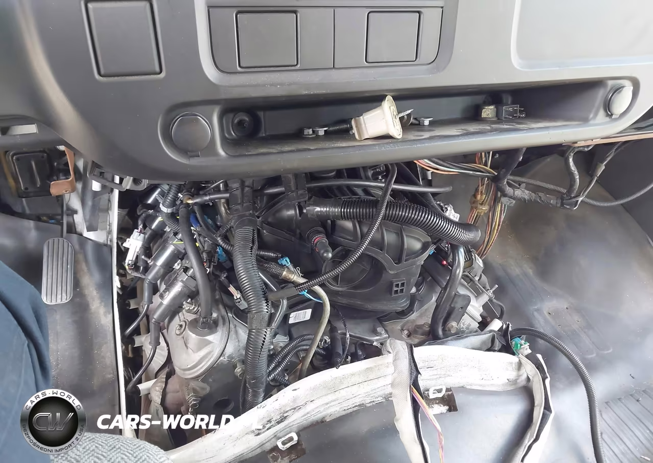 2005 Chevrolet Express Cutaway Base W-C7A VIN:1GBJG31U751233382 - 13