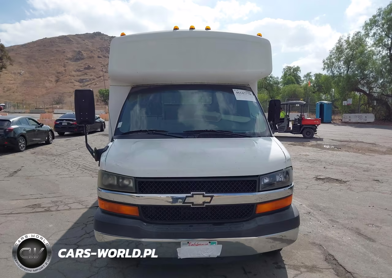 2005 Chevrolet Express Cutaway Base W-C7A VIN:1GBJG31U751233382 - 15