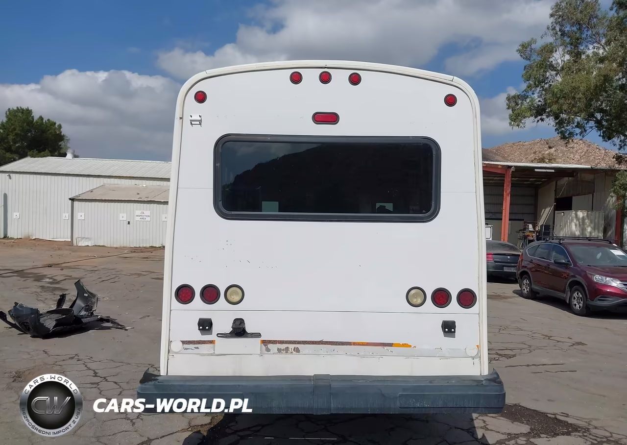 2005 Chevrolet Express Cutaway Base W-C7A VIN:1GBJG31U751233382 - 18
