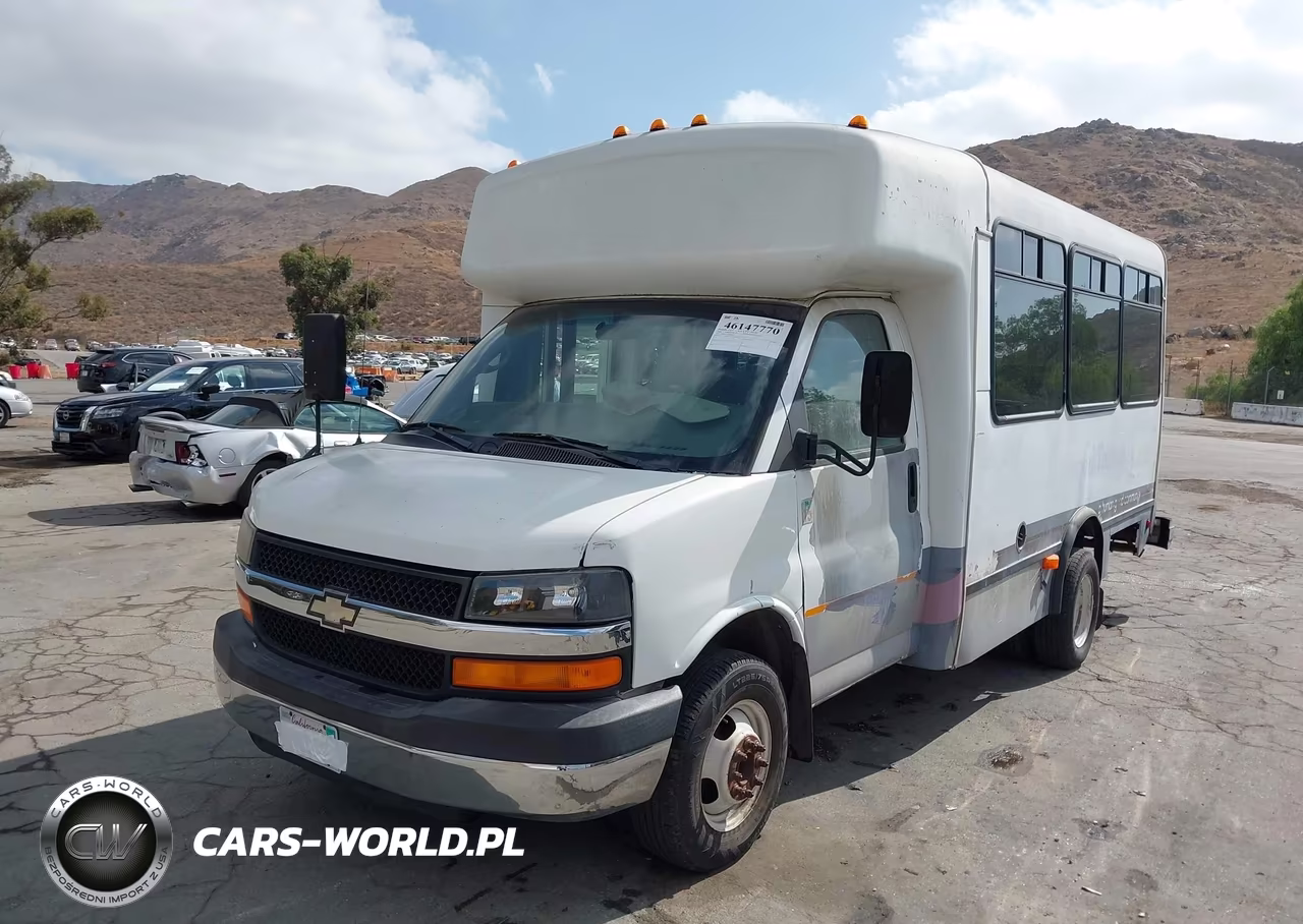 2005 Chevrolet Express Cutaway Base W-C7A VIN:1GBJG31U751233382 - 2