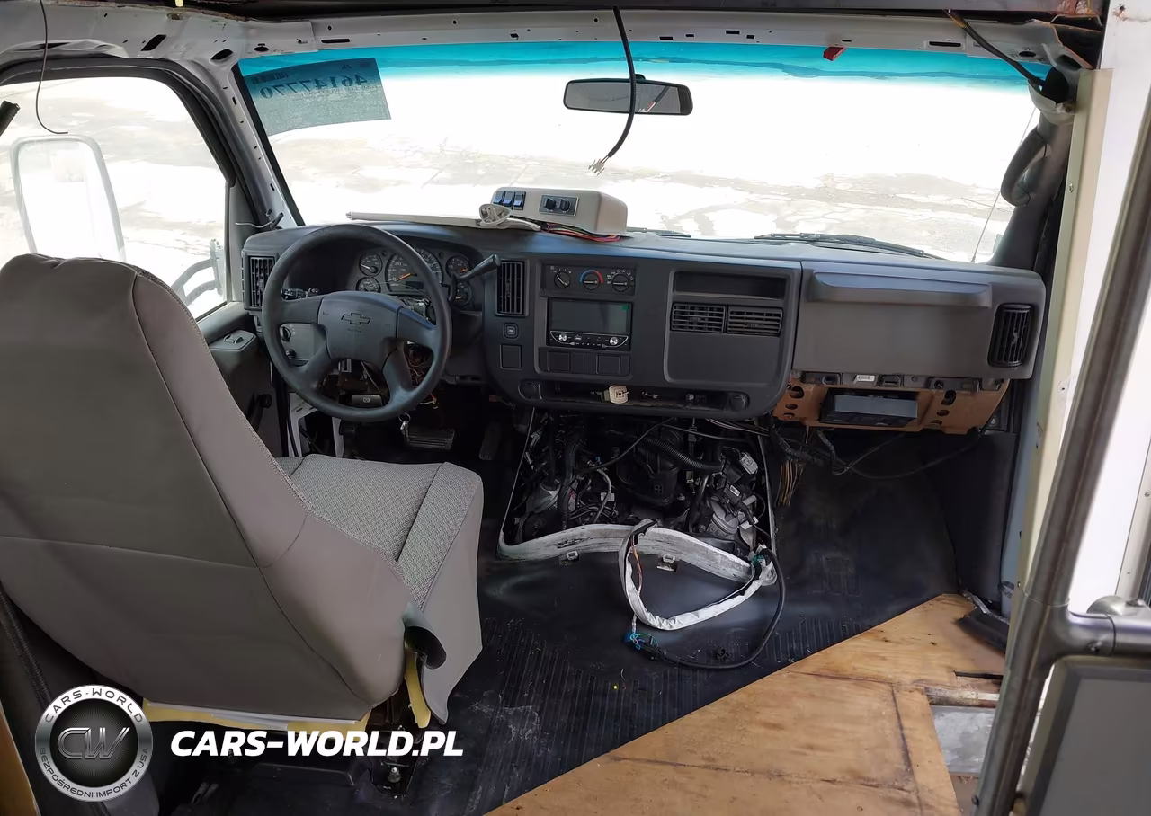 2005 Chevrolet Express Cutaway Base W-C7A VIN:1GBJG31U751233382 - 7