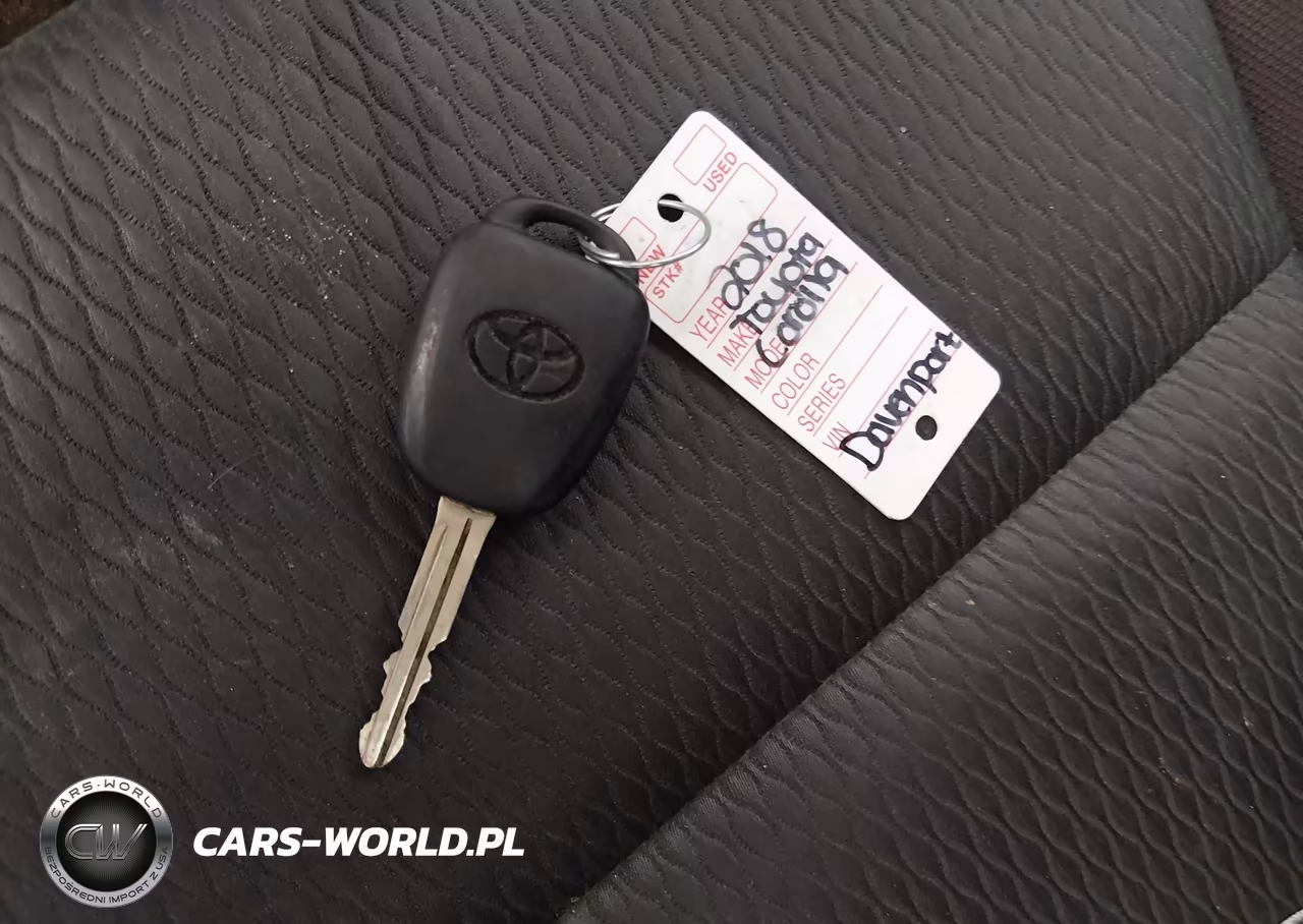 2018 Toyota Corolla Le VIN:5YFBURHE3JP846907 - 11