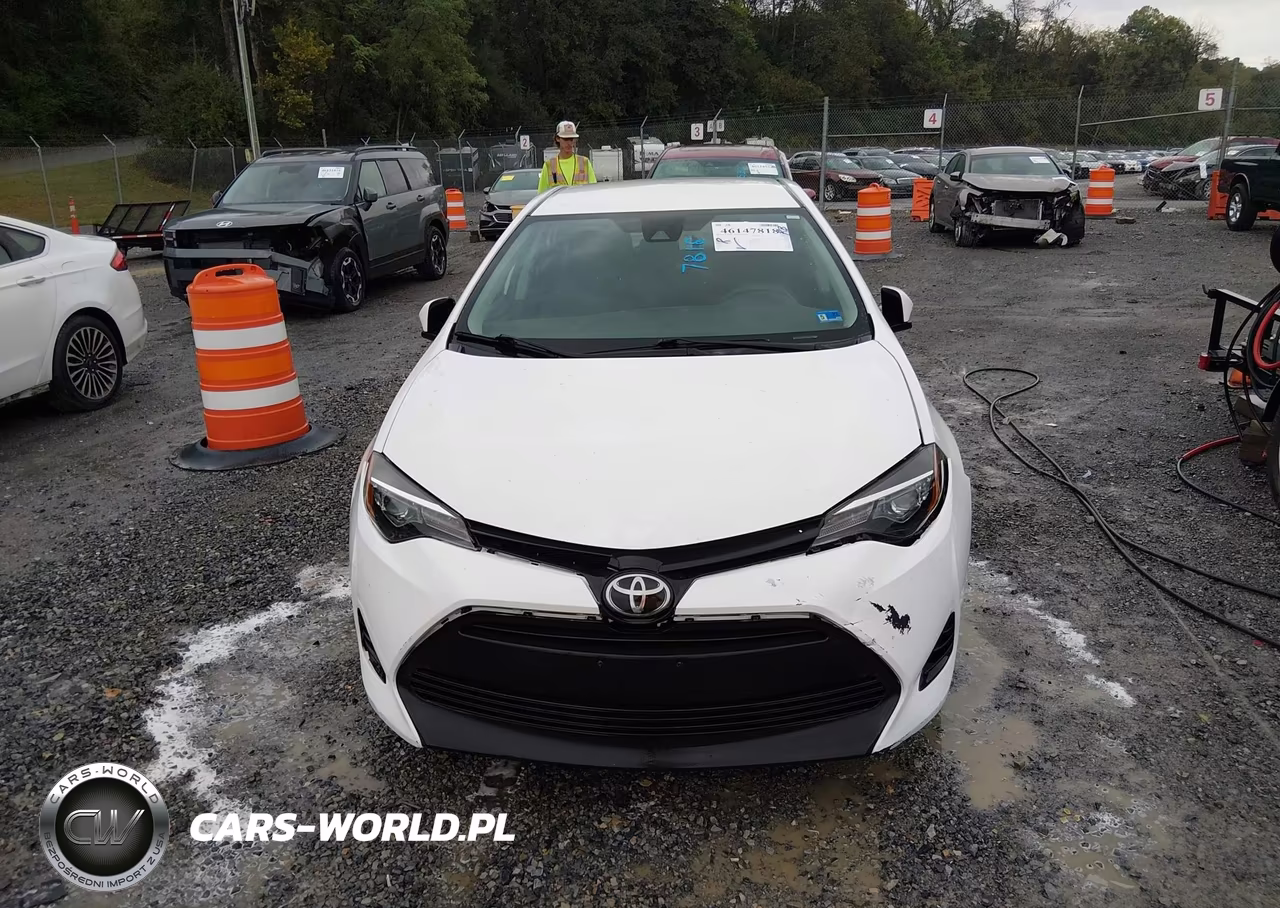 2018 Toyota Corolla Le VIN:5YFBURHE3JP846907 - 12