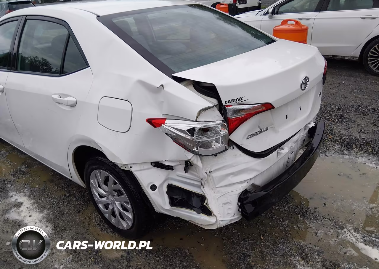 2018 Toyota Corolla Le VIN:5YFBURHE3JP846907 - 18