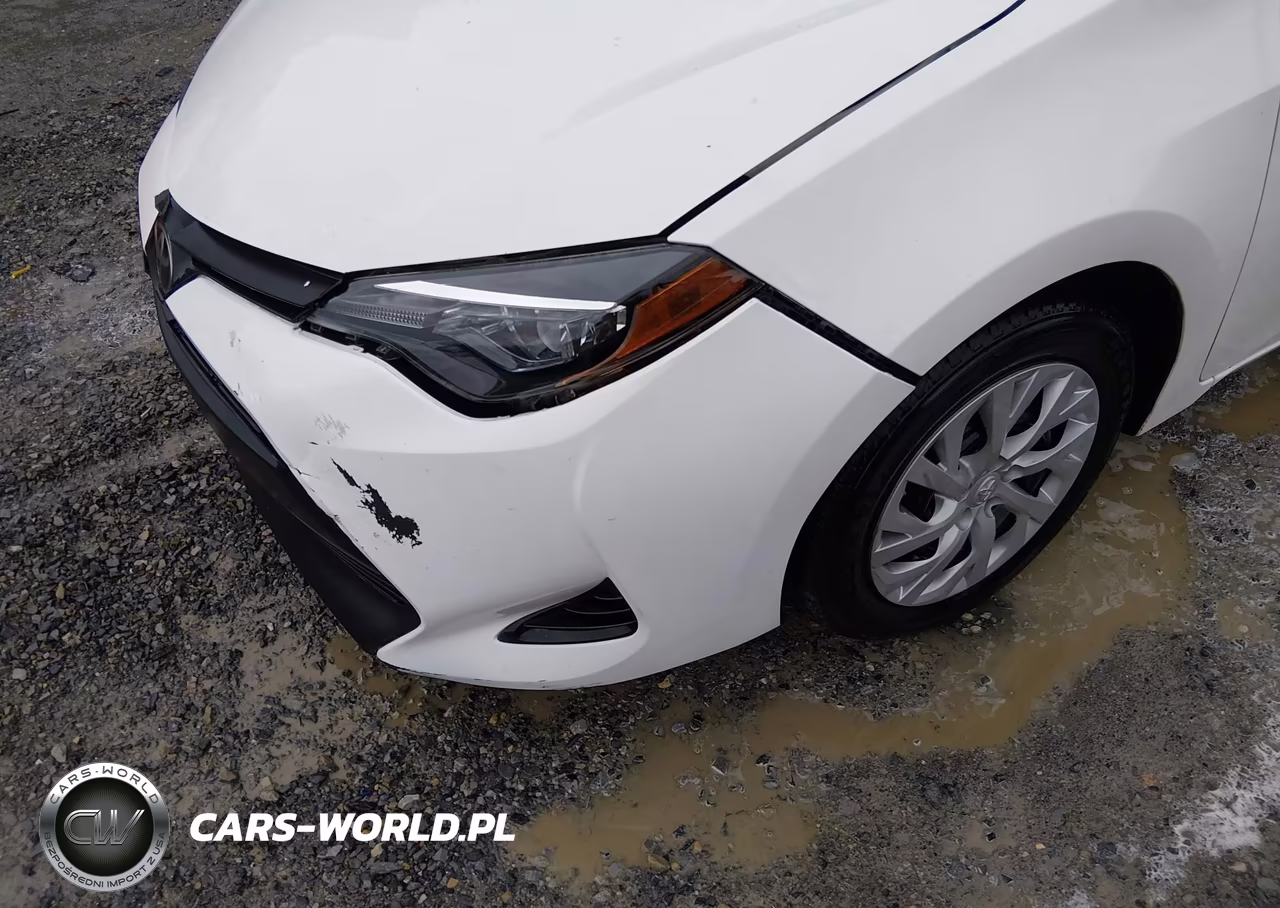 2018 Toyota Corolla Le VIN:5YFBURHE3JP846907 - 19