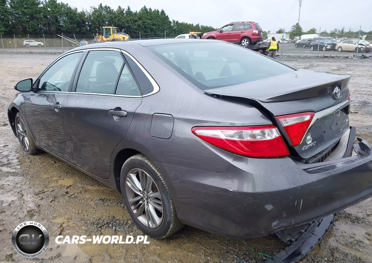 2015 Toyota Camry Se VIN:4T1BF1FK4FU091695 - 3