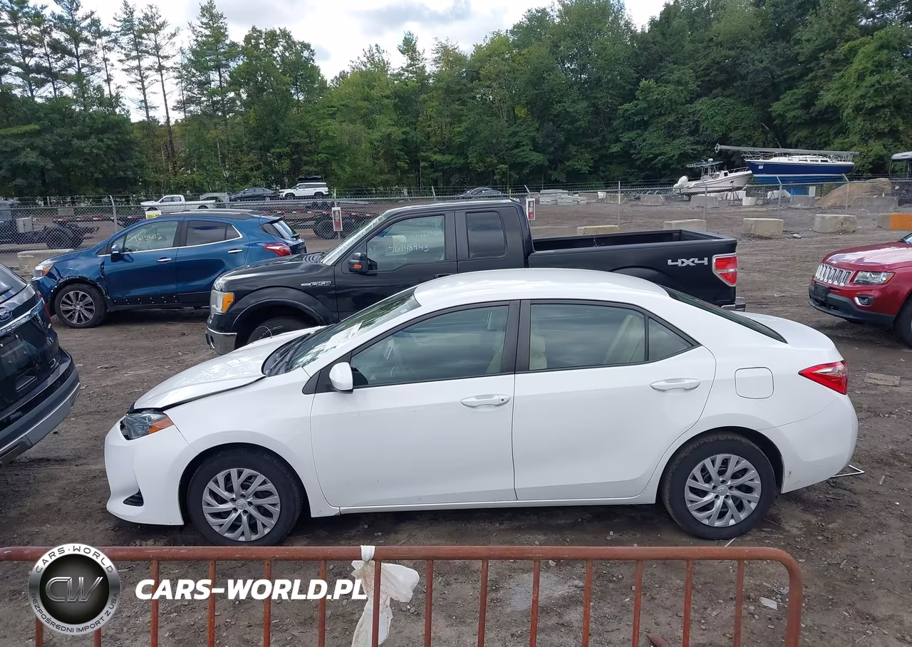 2018 Toyota Corolla Le VIN:2T1BURHE1JC033873 - 15