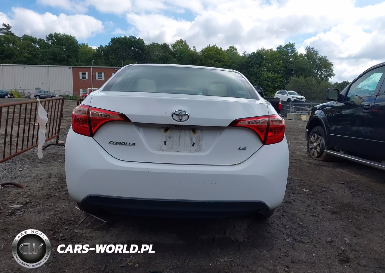 2018 Toyota Corolla Le VIN:2T1BURHE1JC033873 - 17