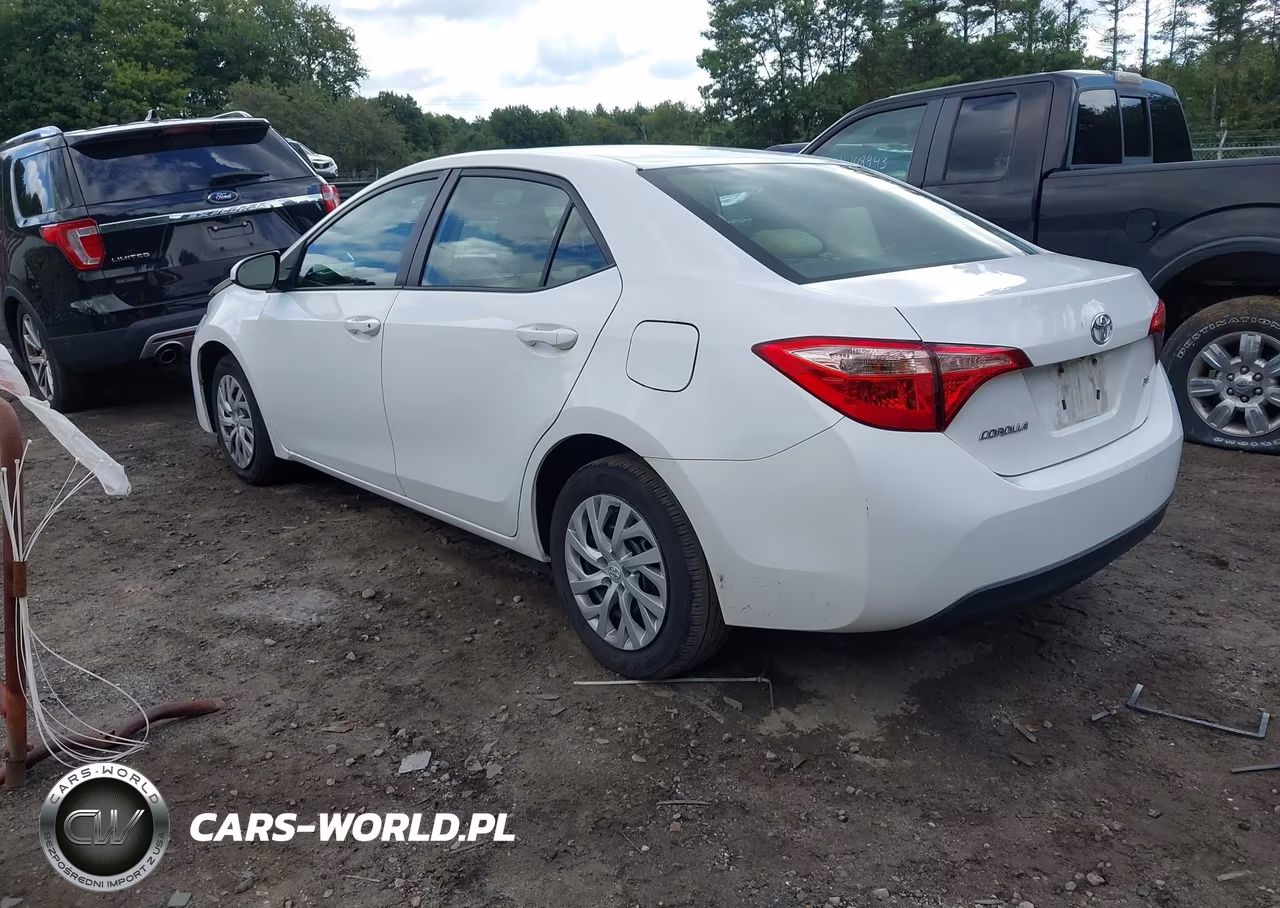 2018 Toyota Corolla Le VIN:2T1BURHE1JC033873 - 3