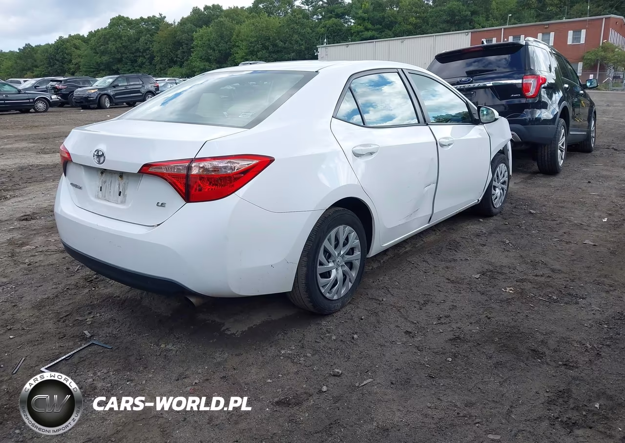 2018 Toyota Corolla Le VIN:2T1BURHE1JC033873 - 4