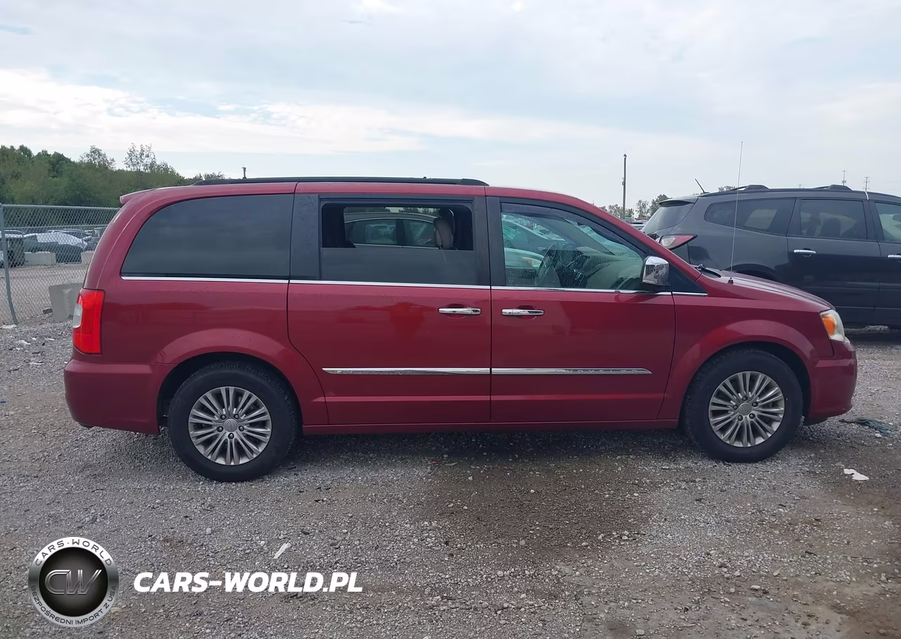 2015 Chrysler Town & Country Touring-L VIN:2C4RC1CG9FR755093 - 13