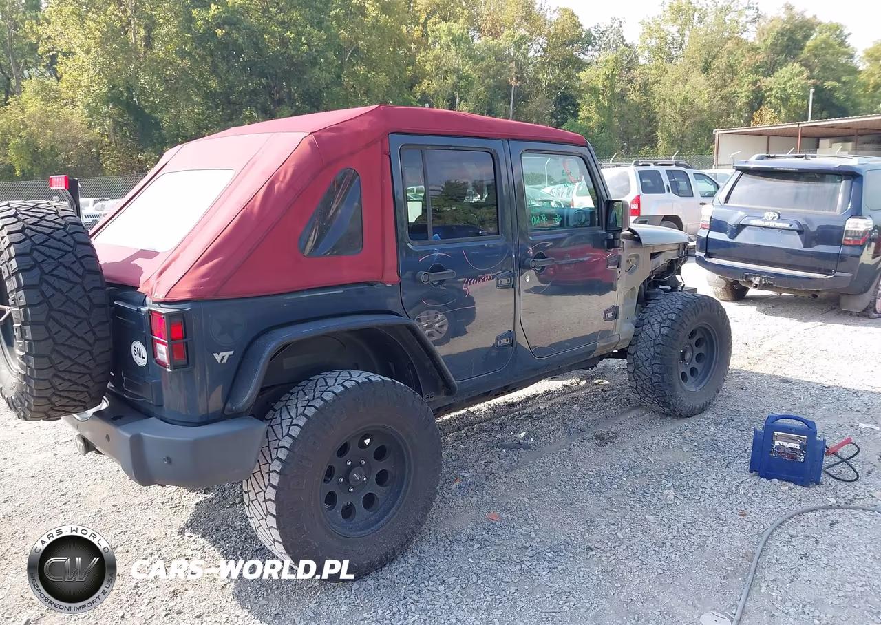 2017 Jeep Wrangler Unlimited Freedom 4X4 VIN:1C4BJWDG5HL563121 - 4