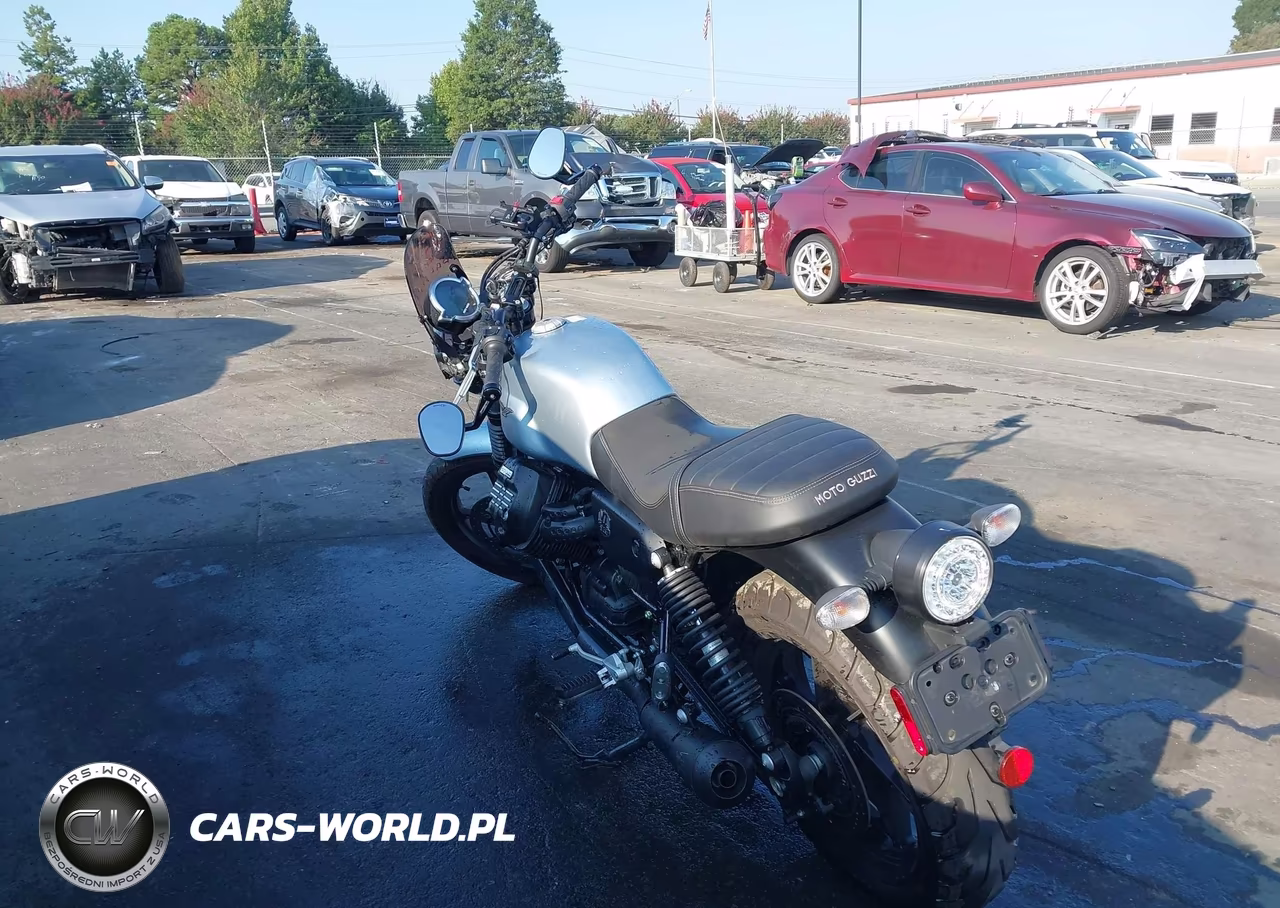 2021 Moto Guzzi V7 Stone VIN:ZGUKZUA03MM000221 - 3