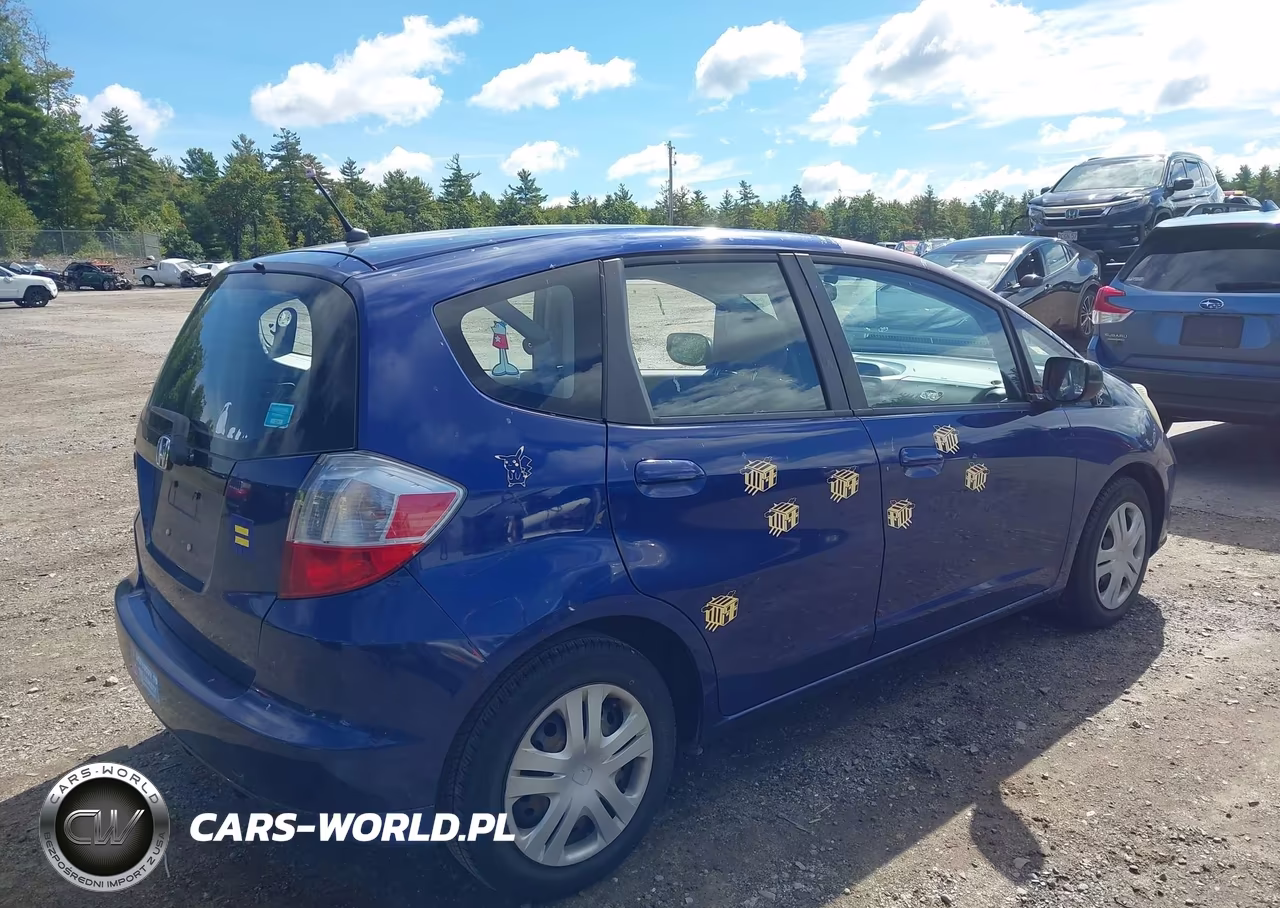 2011 Honda Fit VIN:JHMGE8H34BC006722 - 4
