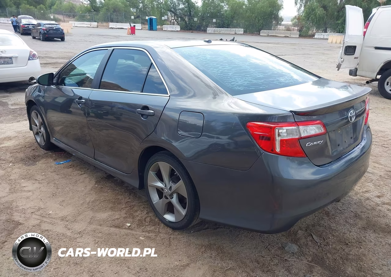 2014 Toyota Camry Se Sport VIN:4T1BF1FK5EU372953 - 3