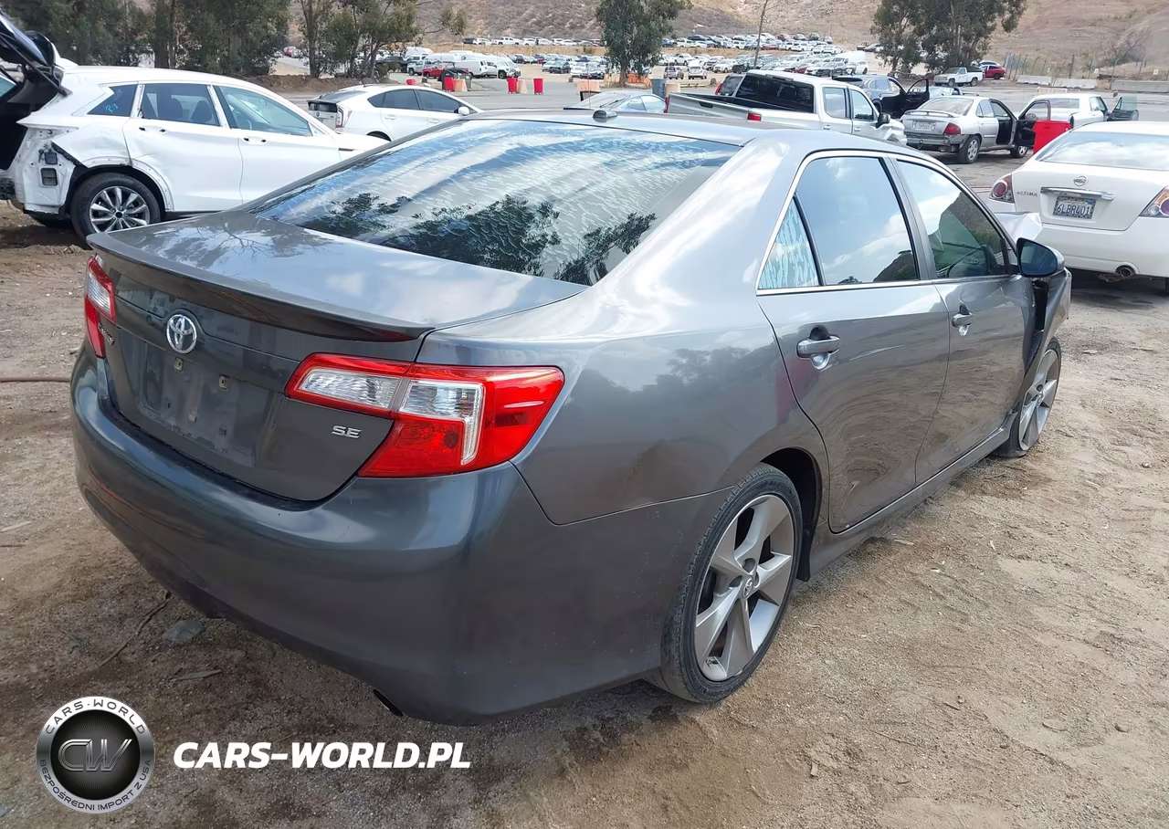 2014 Toyota Camry Se Sport VIN:4T1BF1FK5EU372953 - 4