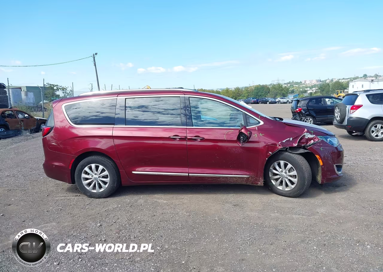 2018 Chrysler Pacifica Touring L VIN:2C4RC1BG6JR127356 - 13