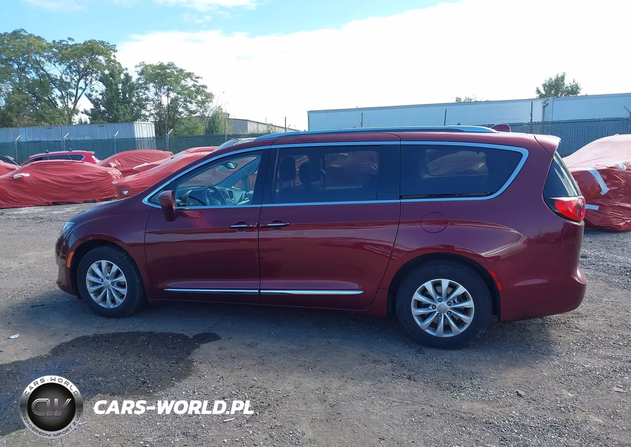 2018 Chrysler Pacifica Touring L VIN:2C4RC1BG6JR127356 - 14