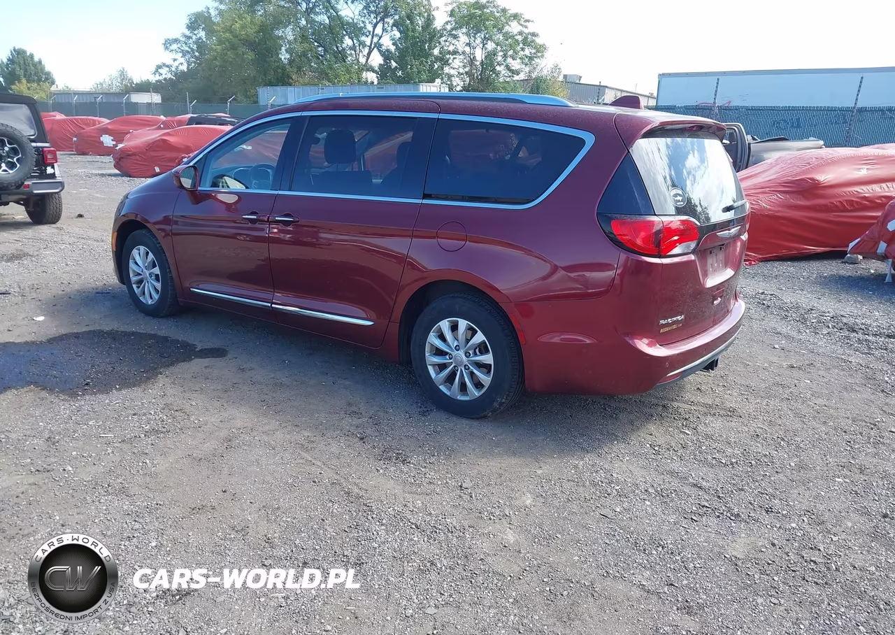 2018 Chrysler Pacifica Touring L VIN:2C4RC1BG6JR127356 - 3