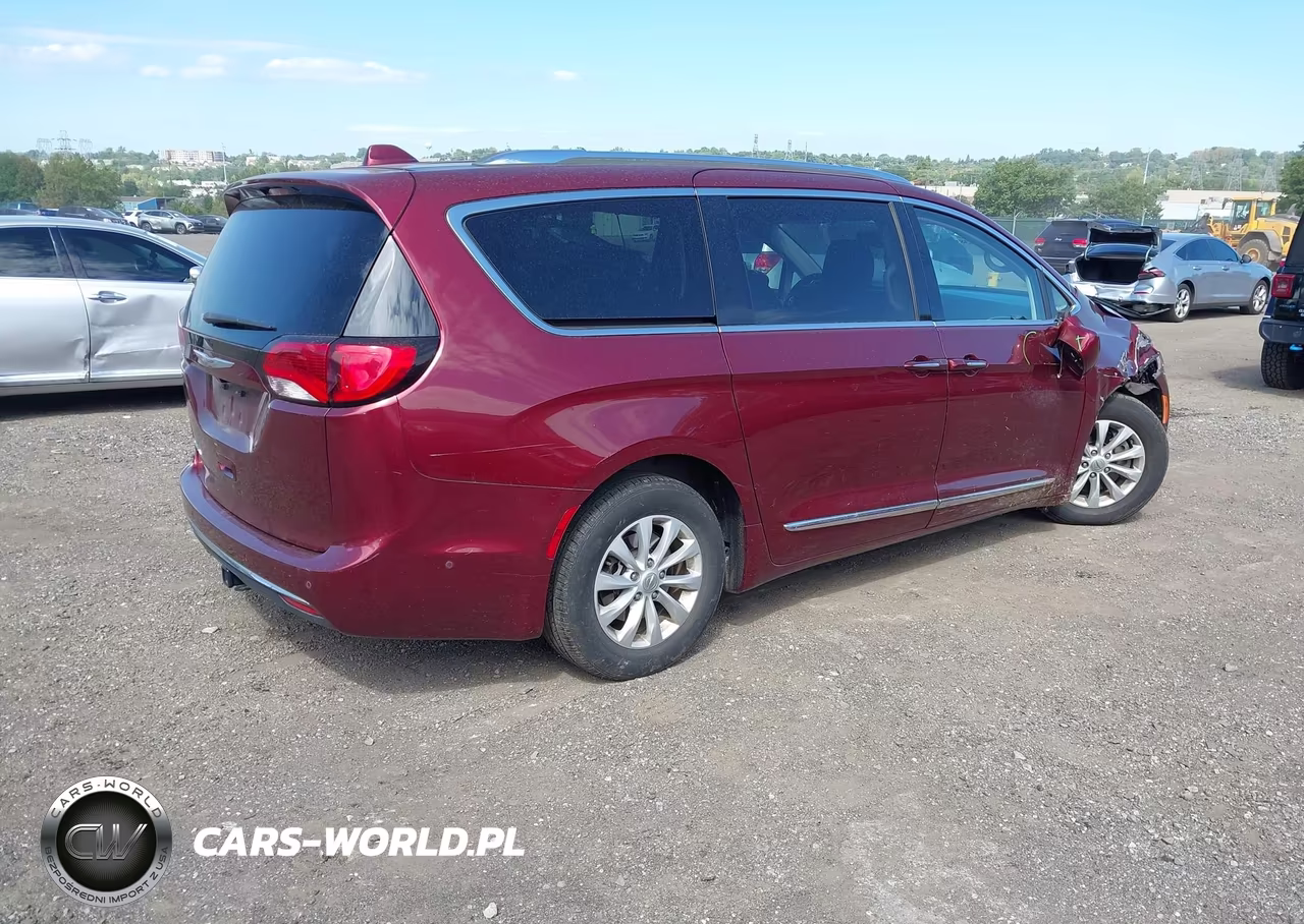 2018 Chrysler Pacifica Touring L VIN:2C4RC1BG6JR127356 - 4