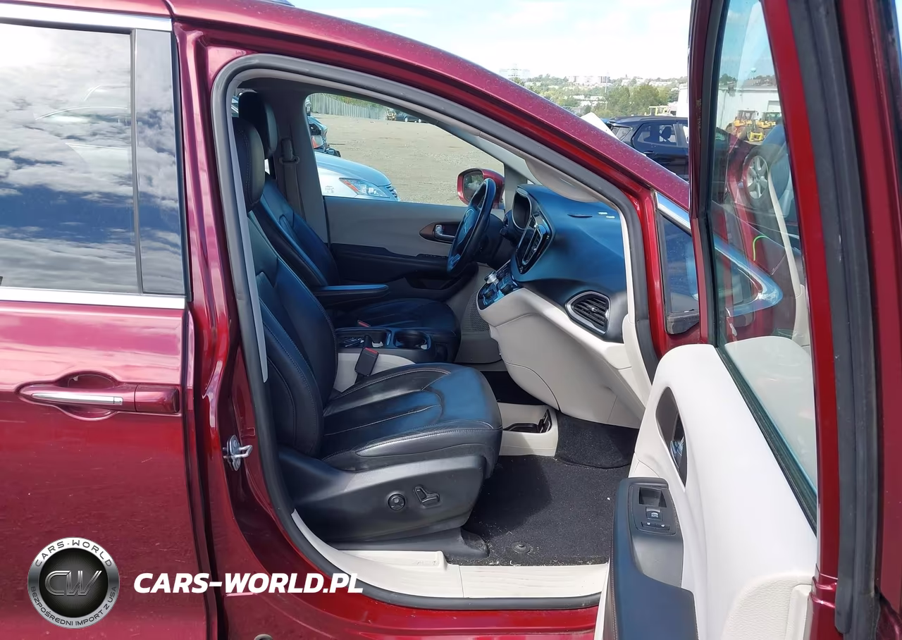 2018 Chrysler Pacifica Touring L VIN:2C4RC1BG6JR127356 - 5