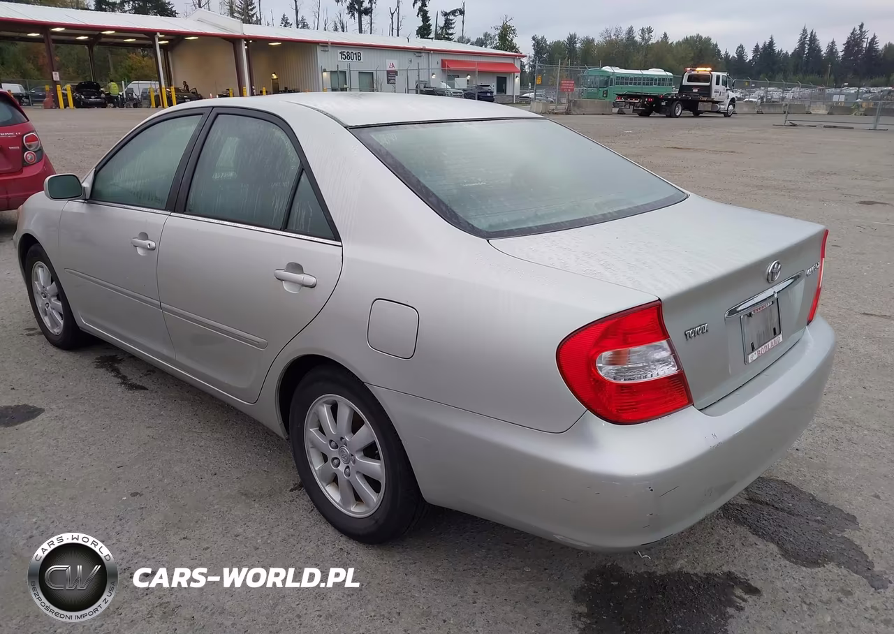 2002 Toyota Camry Xle VIN:JTDBE32K320113289 - 3