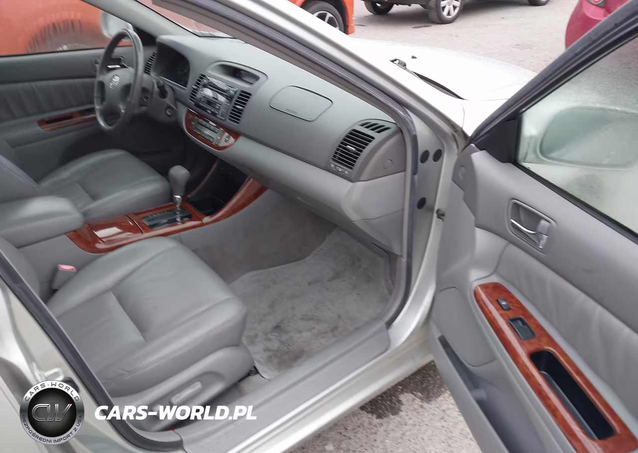 2002 Toyota Camry Xle VIN:JTDBE32K320113289 - 5