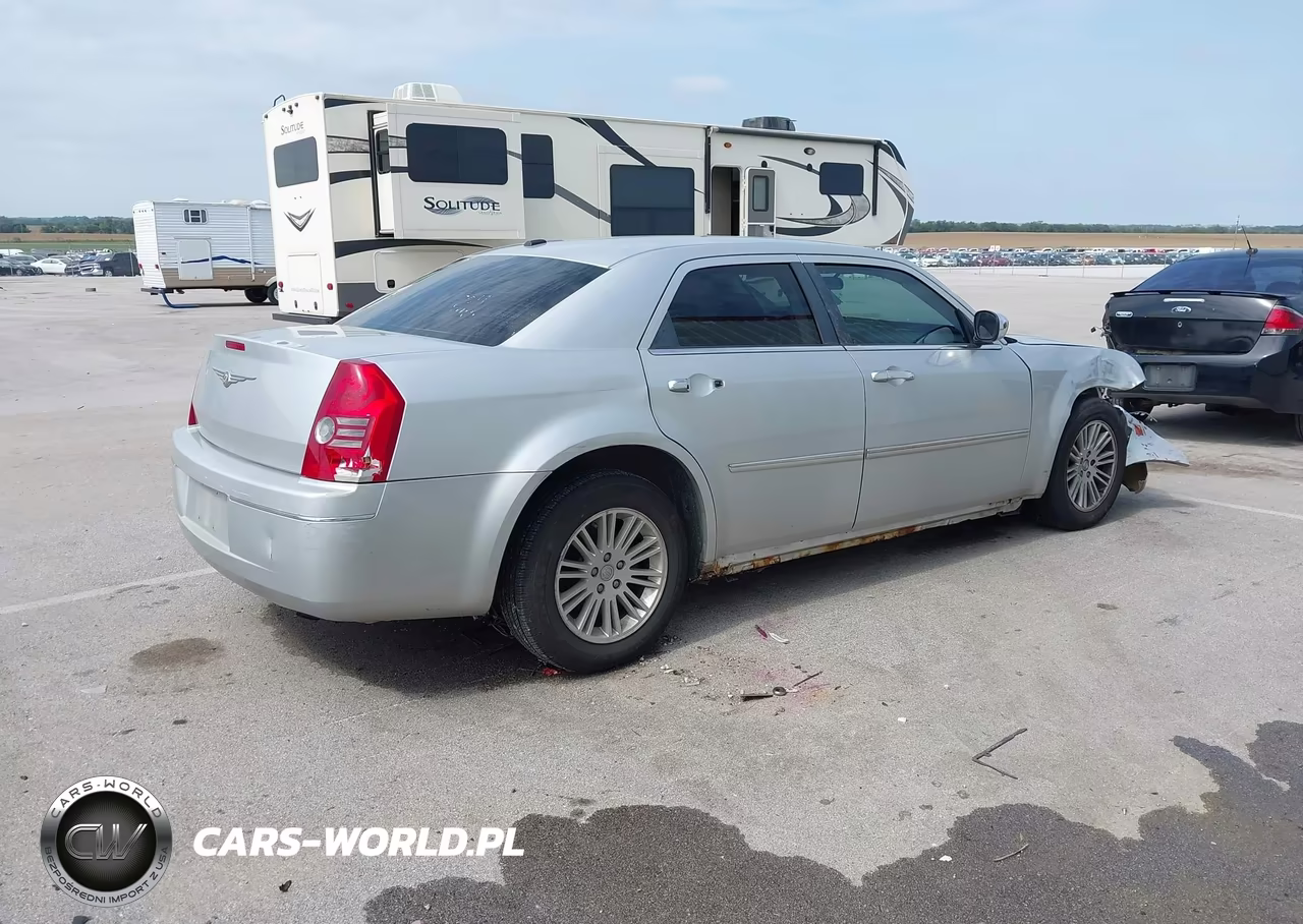 2010 Chrysler 300 Touring-Signature Series-Executive Series VIN:2C3CA5CV2AH191694 - 4