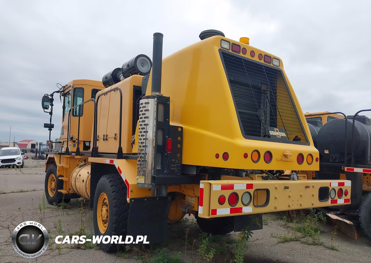 2008 Oshkosh Motor Truck Co. Chassis H VIN:10TBFAP158S102630 - 3