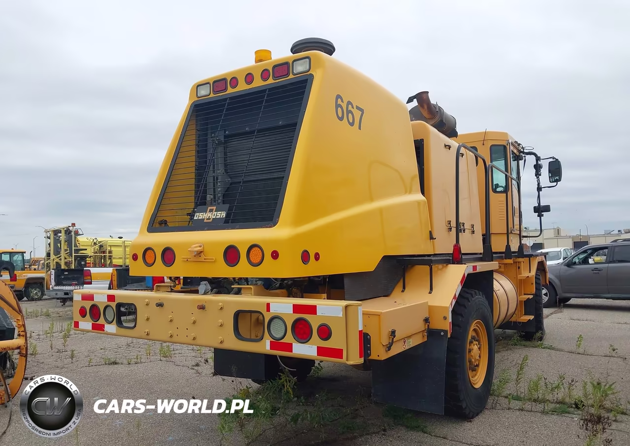 2008 Oshkosh Motor Truck Co. Chassis H VIN:10TBFAP158S102630 - 4