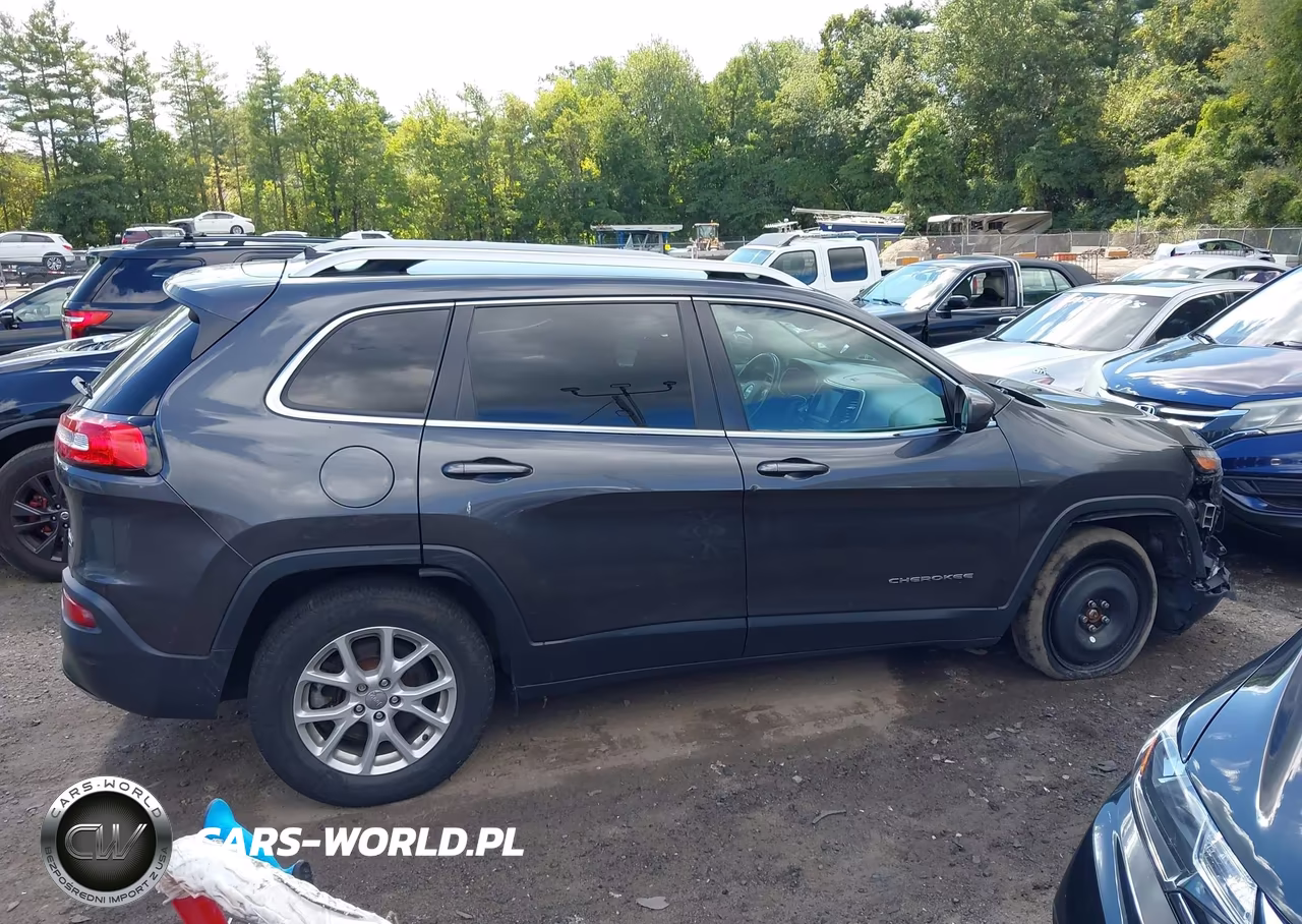 2015 Jeep Cherokee Latitude VIN:1C4PJMCS7FW795330 - 14