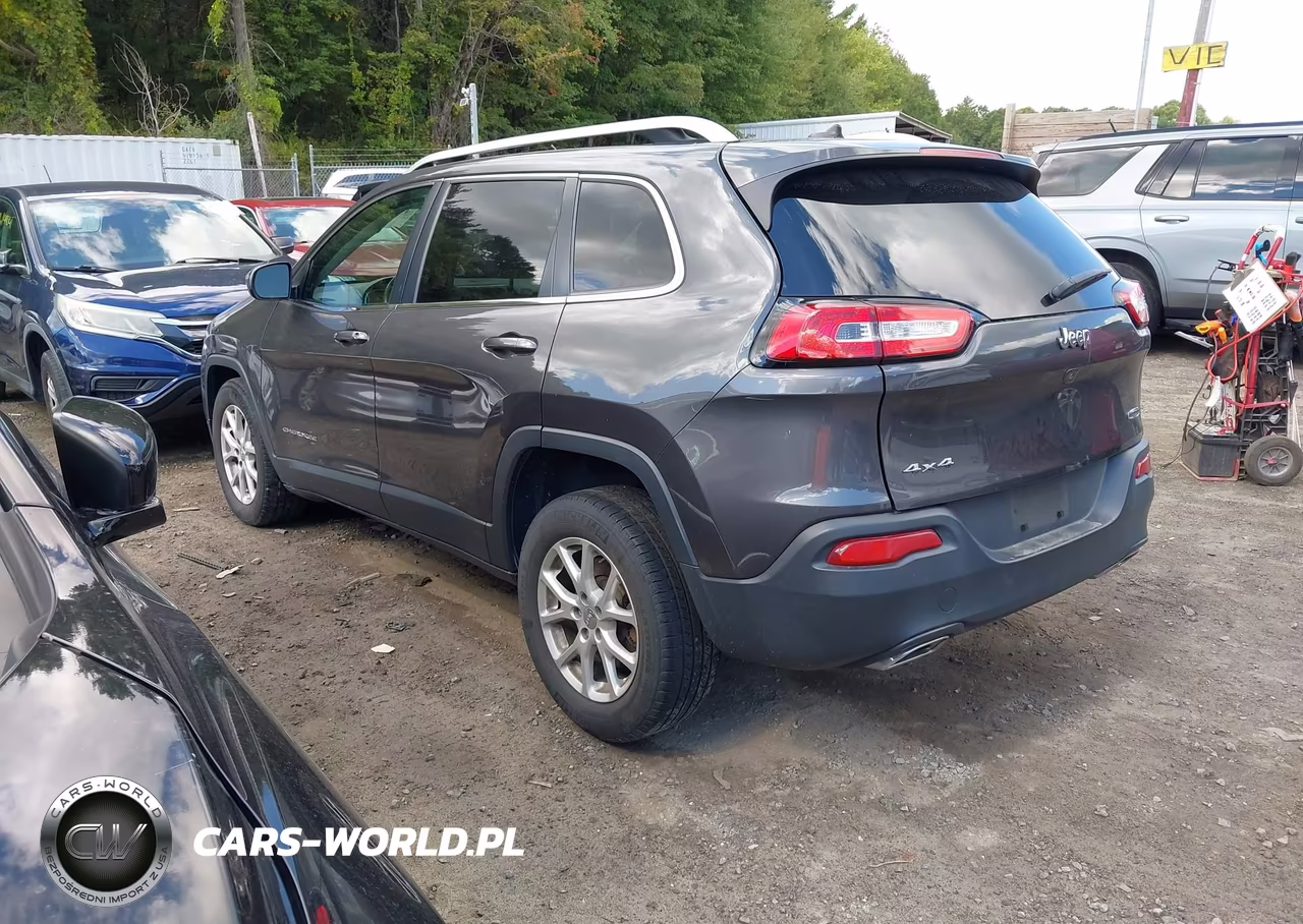 2015 Jeep Cherokee Latitude VIN:1C4PJMCS7FW795330 - 3