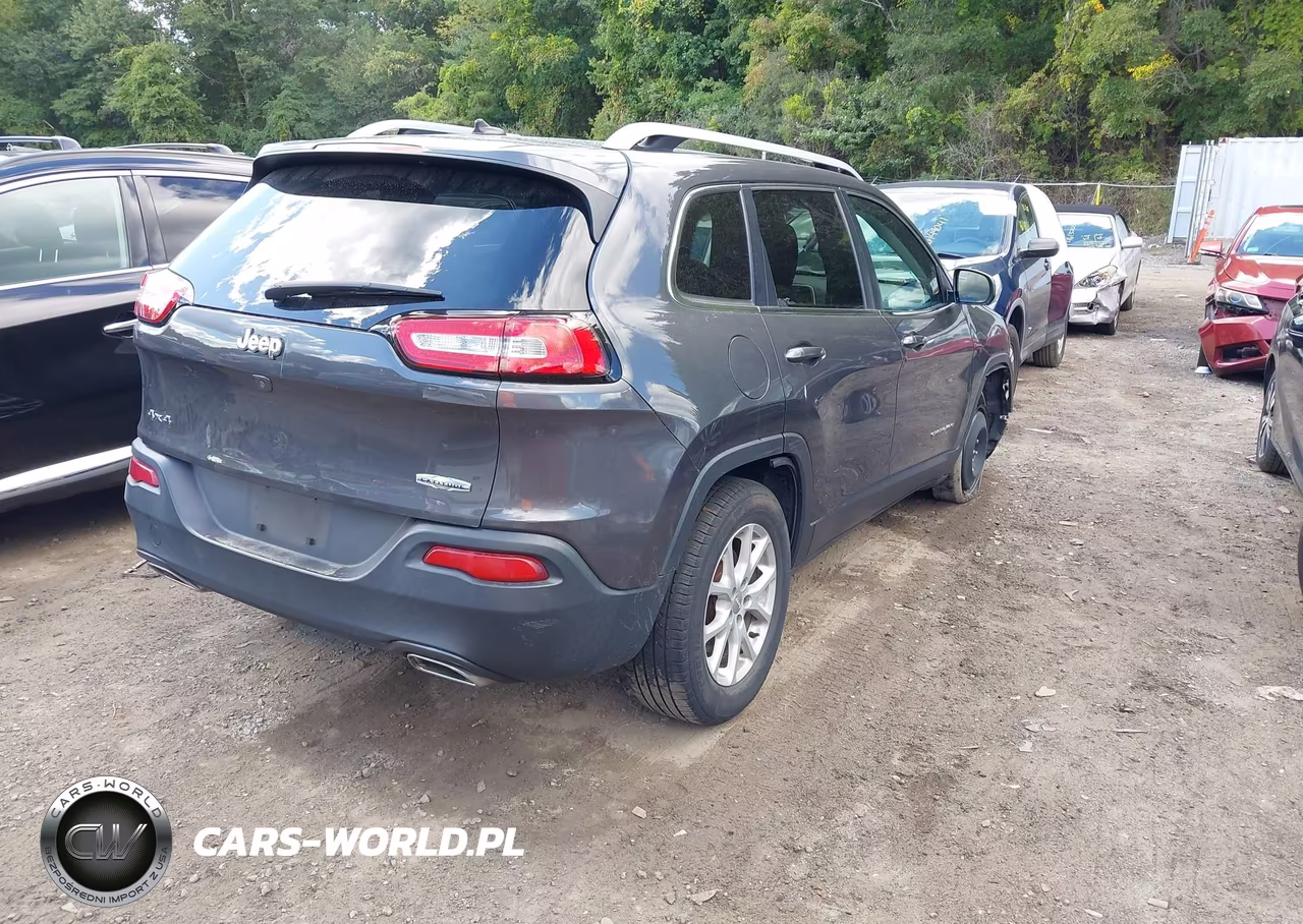2015 Jeep Cherokee Latitude VIN:1C4PJMCS7FW795330 - 4