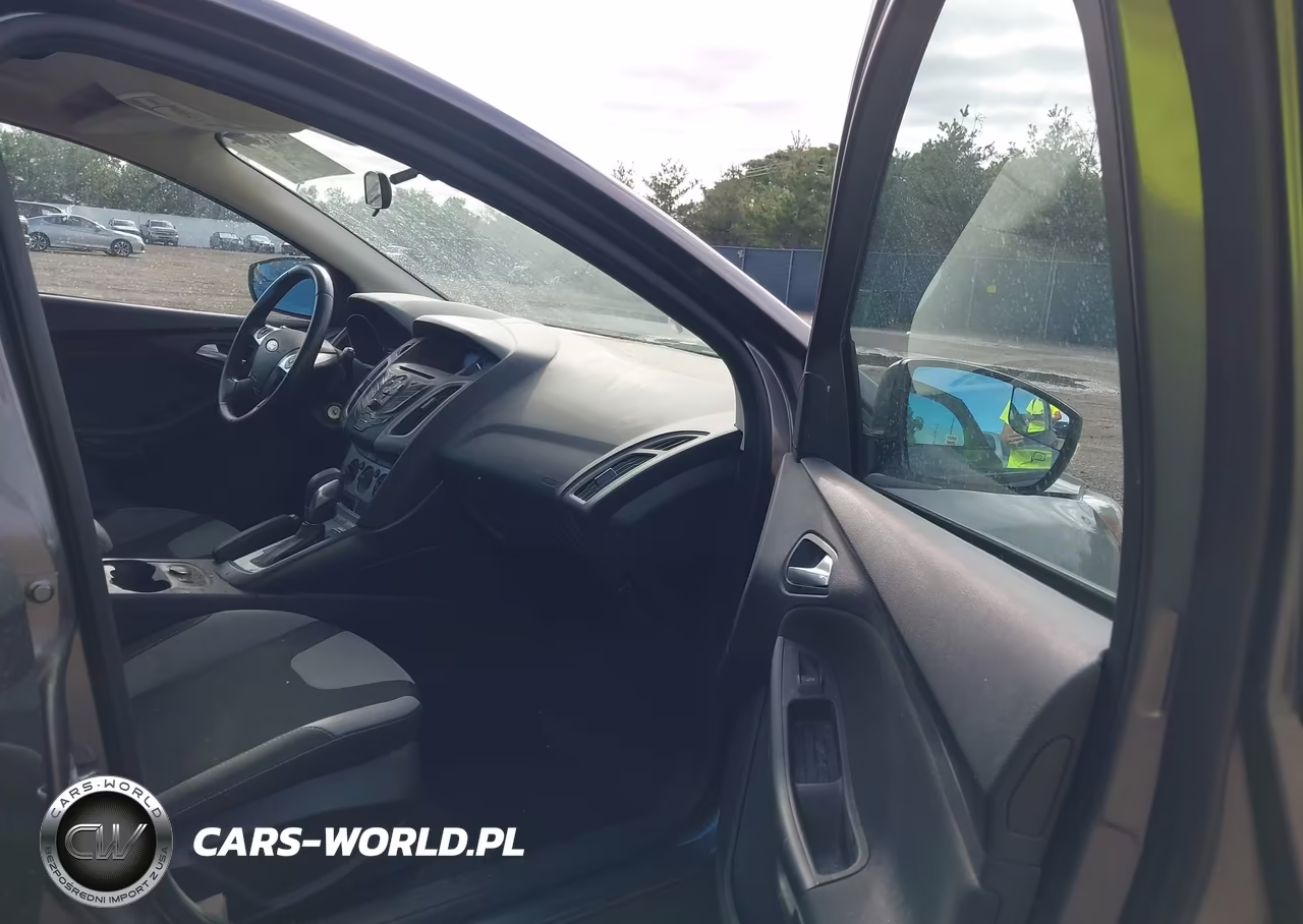 2014 Ford Focus Se VIN:1FADP3K23EL380704 - 5